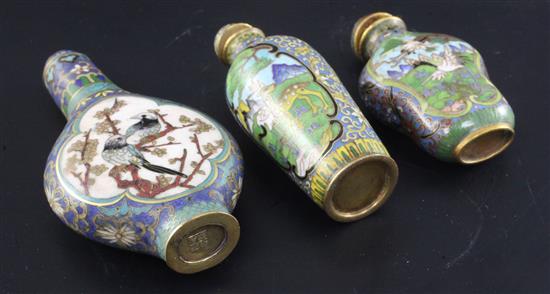 Three Chinese cloisonne enamel snuff bottles and stoppers, early 20th century, 8cm